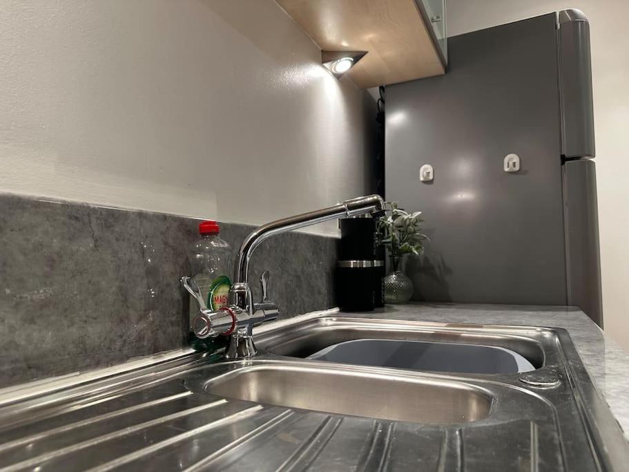 Modern 2-Bedroom Apartment In Sheffield City Centre With Balcony, 2 Bathrooms & 4K Smart Tv - Sleeps 6 Esterno foto